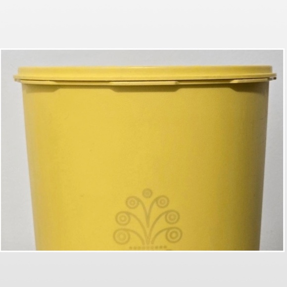 VTG 70s Tupperware Container Large Servalier Yellow Round Storage W/ Lid 1339-1 - Picture 3 of 14